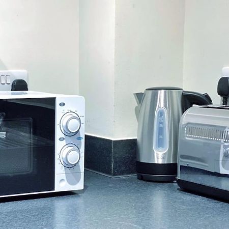 Two Bedroom Luxury Apt With Film Style Swansea Esterno foto