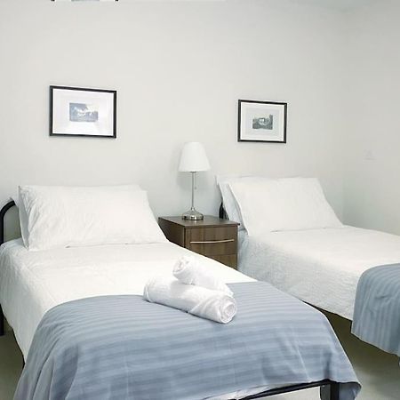 Two Bedroom Luxury Apt With Film Style Swansea Esterno foto