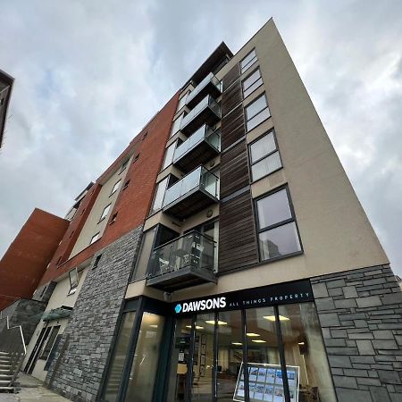 Two Bedroom Luxury Apt With Film Style Swansea Esterno foto